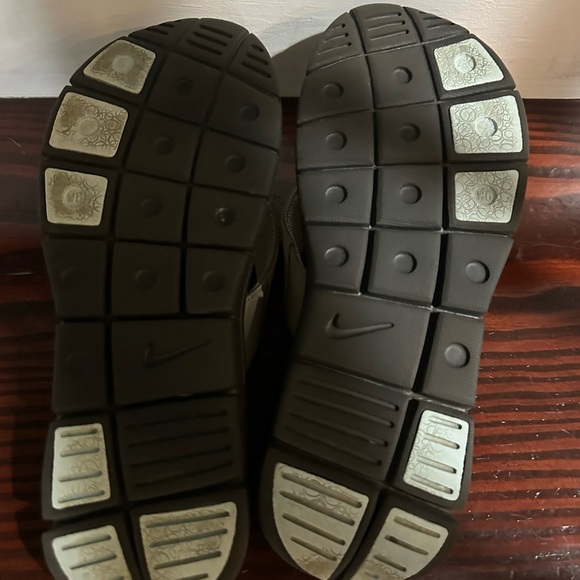 Nike Black and grey Comfort Flip Flops - Picture 4 of 5